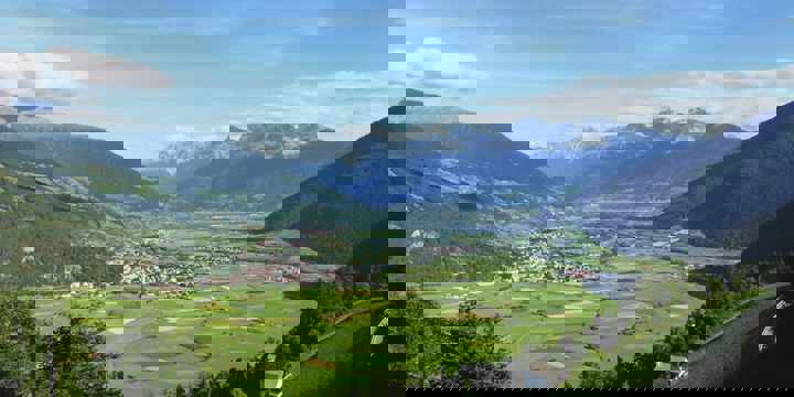 Sicht auf Burgeis in Vinschgau im Sommer