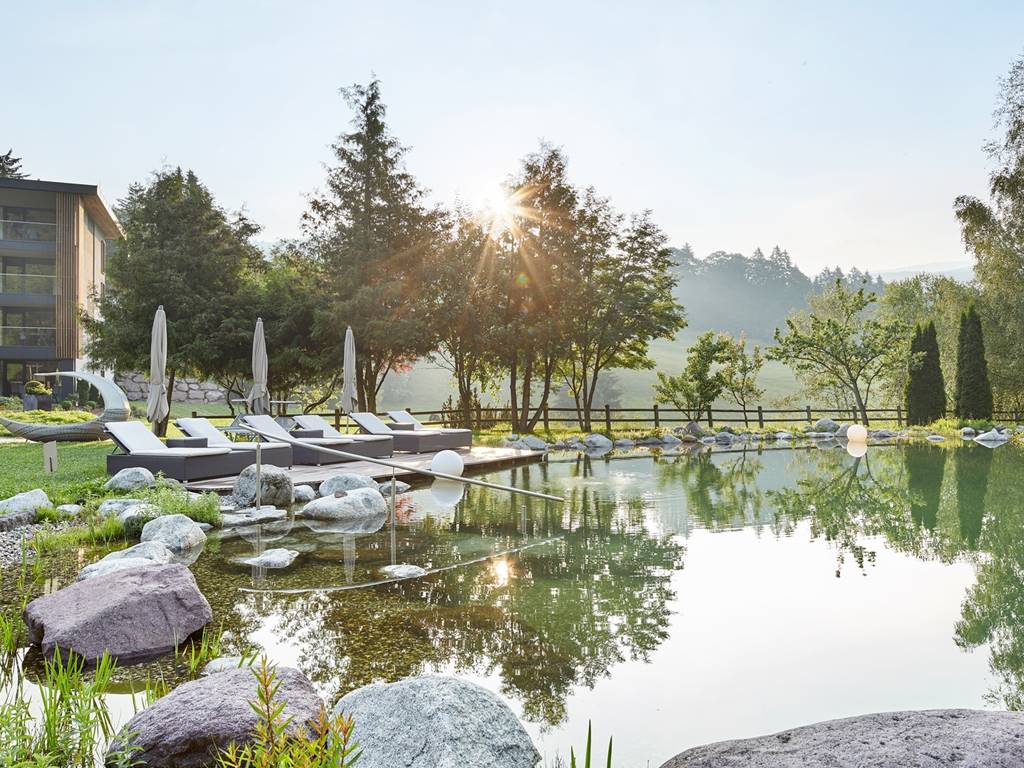 Naturbadeteich im Hotel Viktoria Alpine Spa Resort